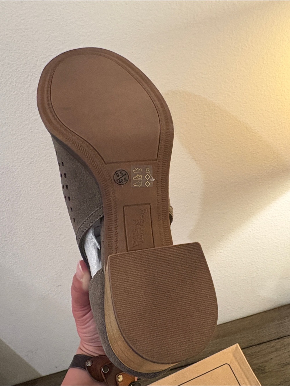 NIB [Dirty Laundry] Tessa Perforated Suede Peep-Toe Low Block Heel Women’s 9.5 - Picture 9 of 12